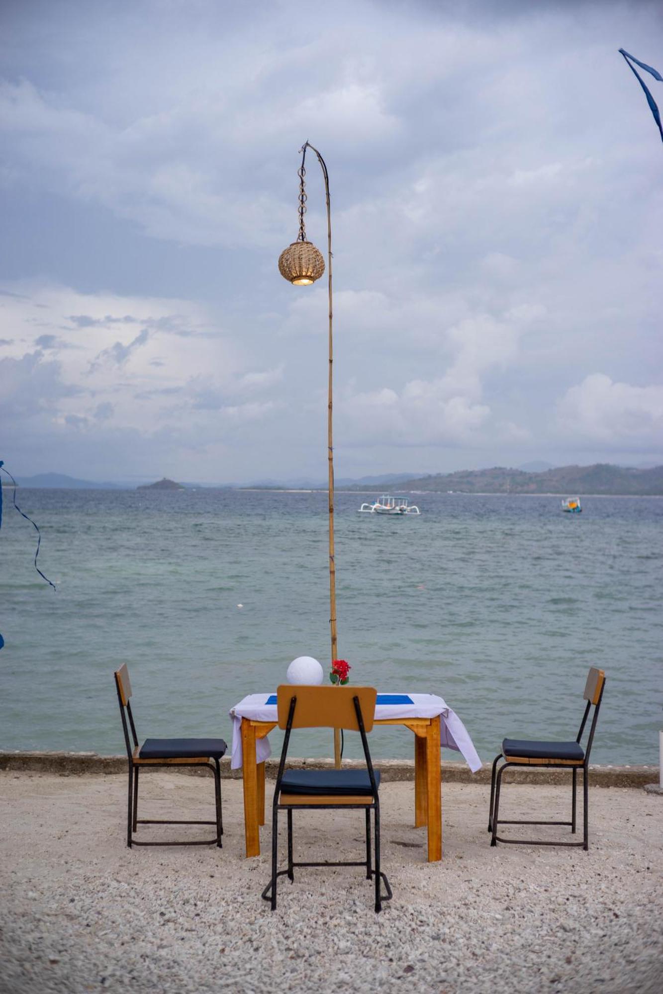 Yut's Flower Paradise Villa Gili Gede
