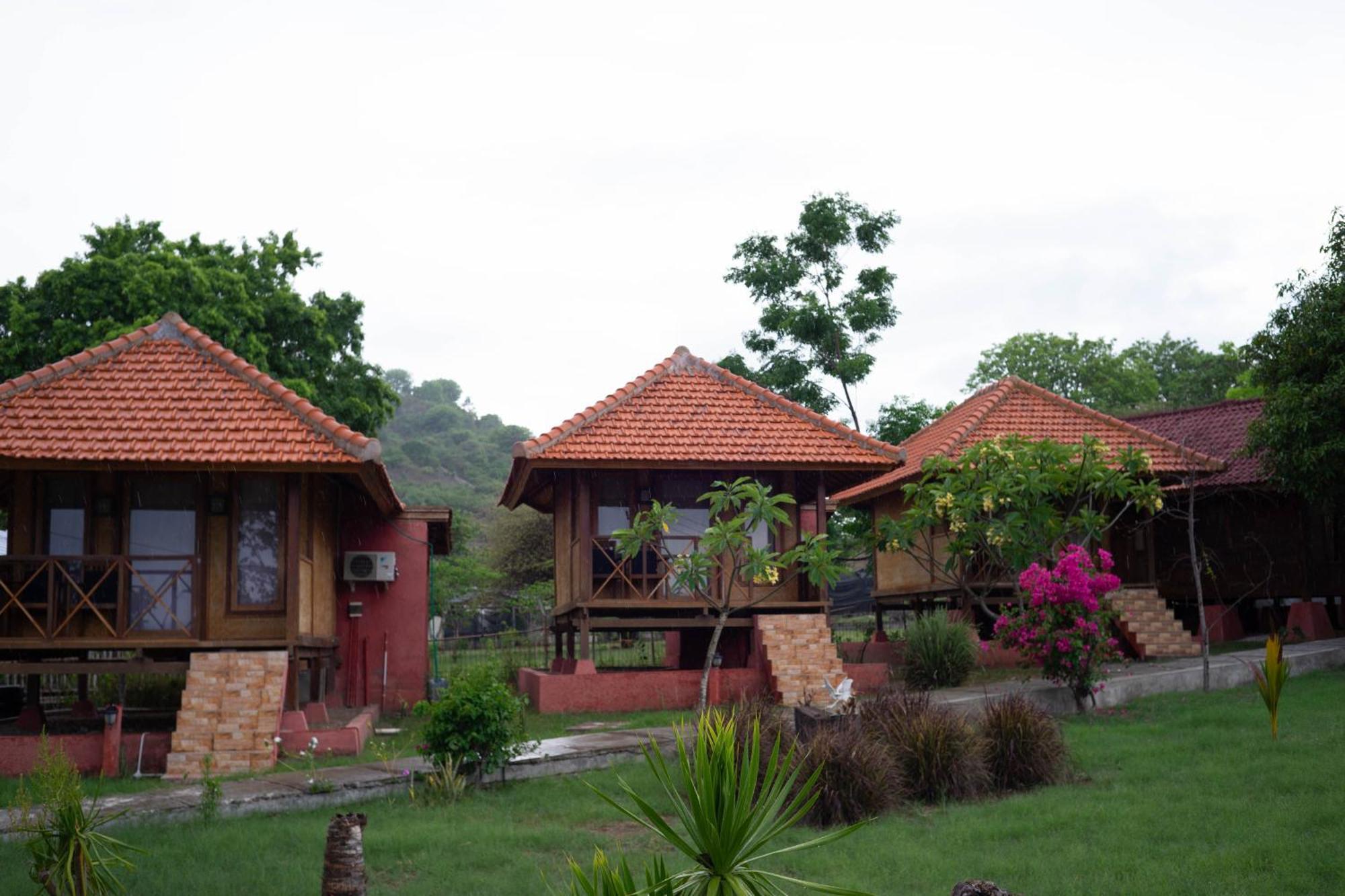 Yut's Flower Paradise Gili Gede