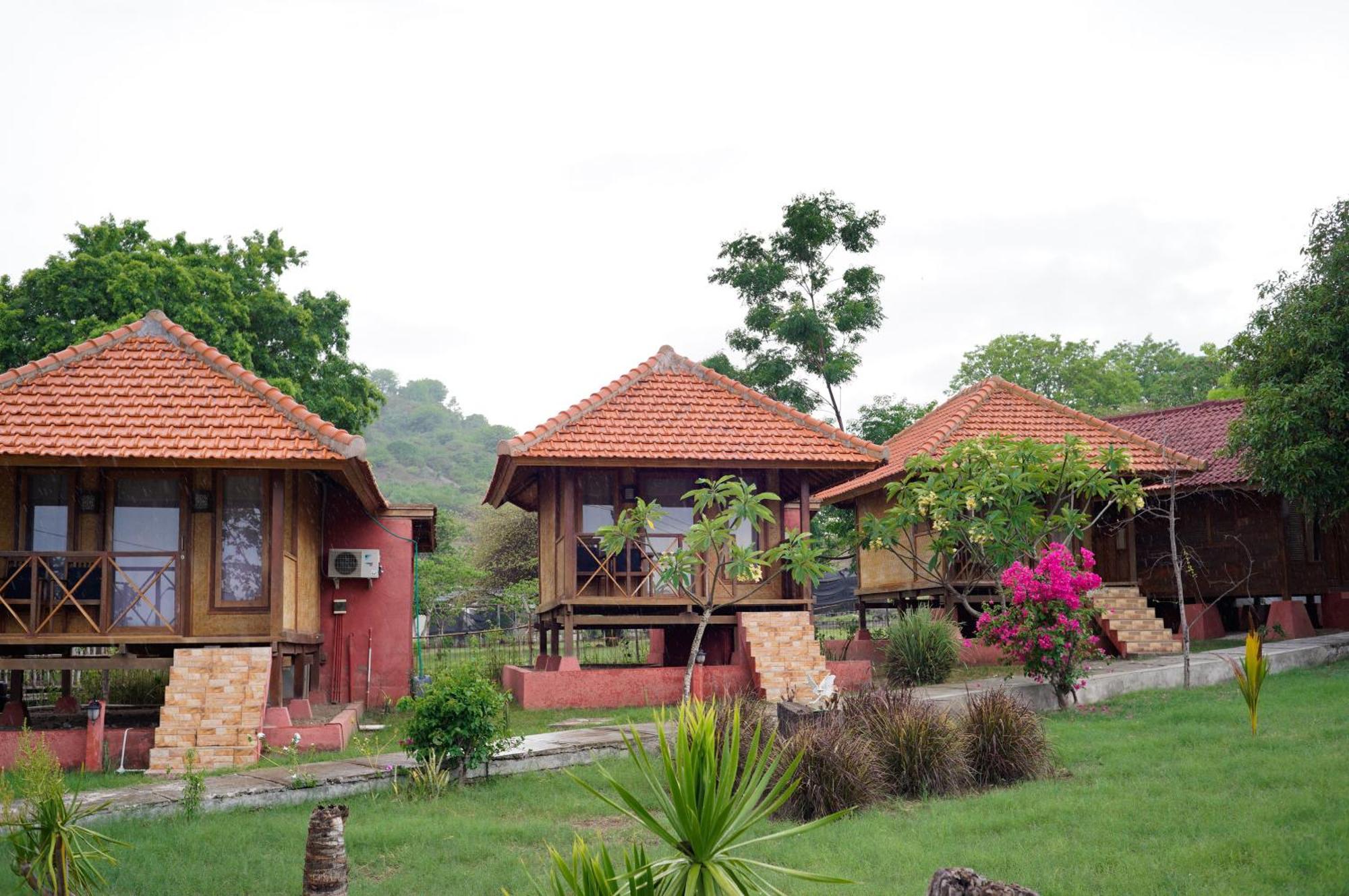 Villa Yut's Flower Paradise Gili Gede