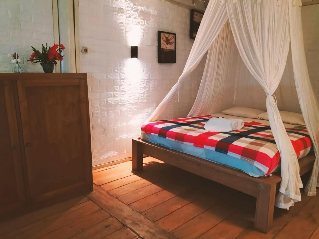 Villa Yut's Flower Paradise Gili Gede